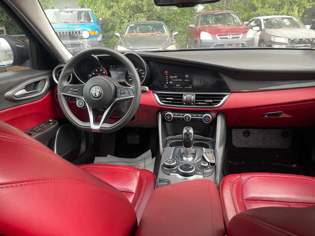 VIN ZARFAEBN8J7597281 2018 Alfa Romeo Giulia no.9