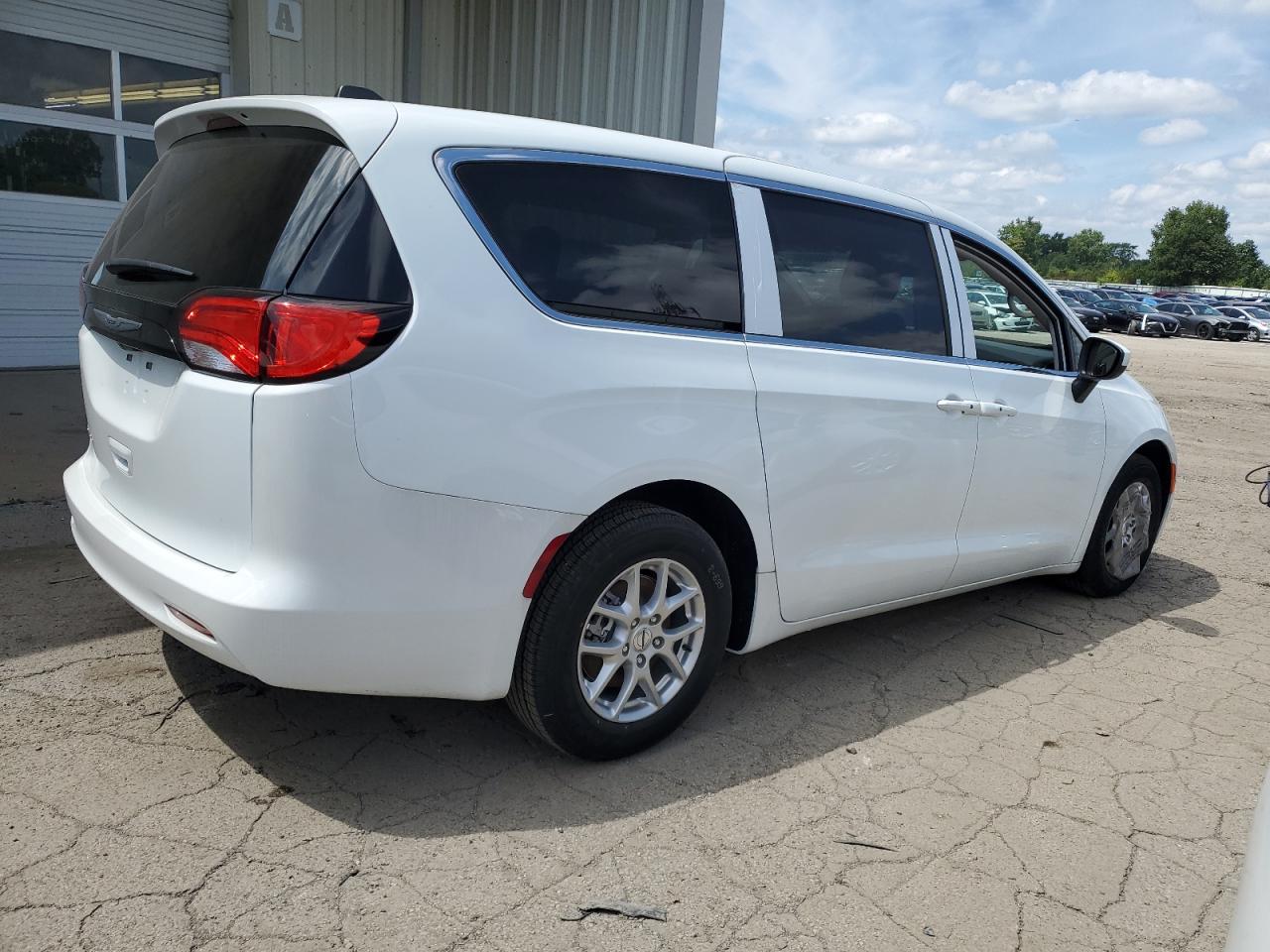 Lot #2938222483 2023 CHRYSLER VOYAGER LX