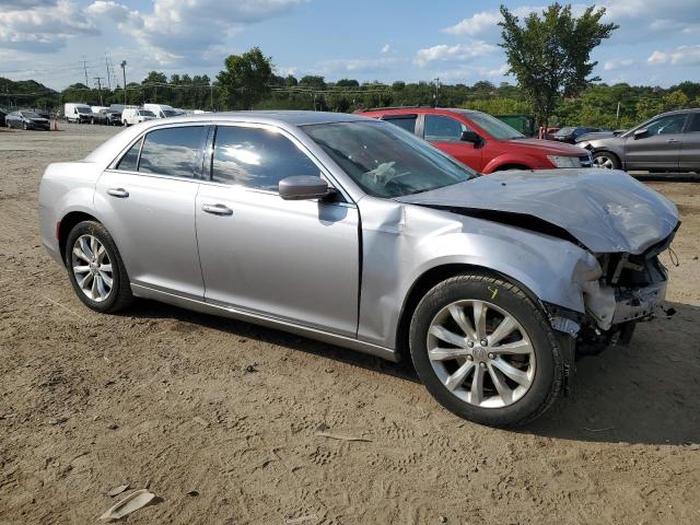 VIN 2C3CCARG1HH530628 2017 Chrysler 300, Limited no.4