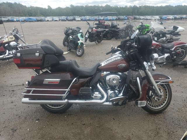 2011 HARLEY-DAVIDSON FLHTCU - 1HD1FC41XBB632324