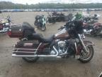 2011 HARLEY-DAVIDSON FLHTCU - 1HD1FC41XBB632324