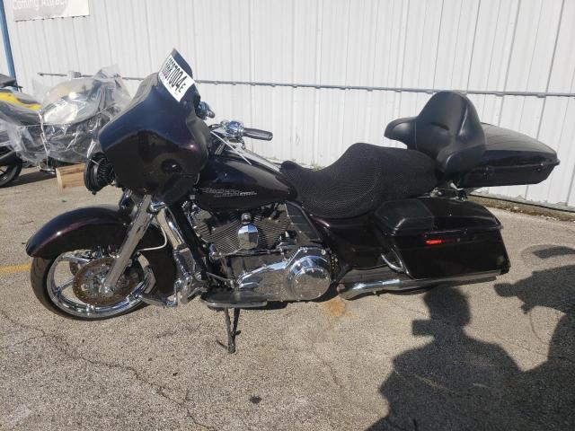 2011 HARLEY-DAVIDSON FLHX - 1HD1KB413BB674677