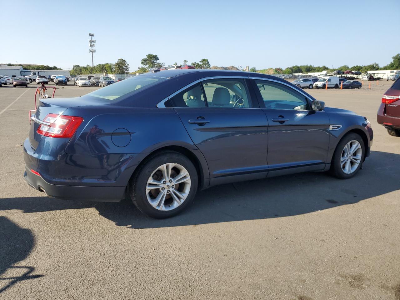 Lot #2959875325 2016 FORD TAURUS SE