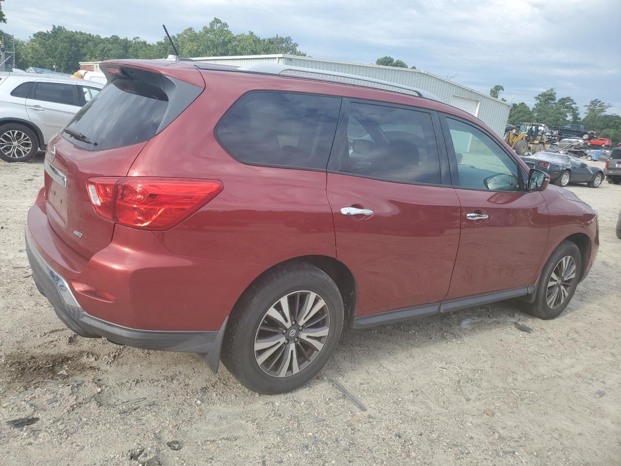 Lot #2920841406 2017 NISSAN PATHFINDER