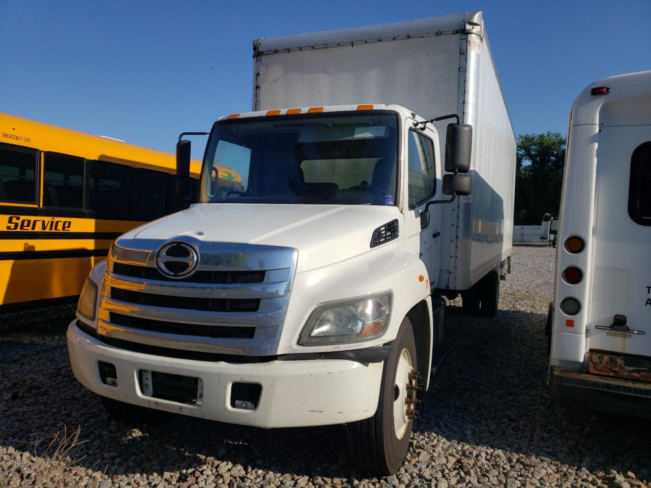 Lot #3036967723 2017 HINO 258/268