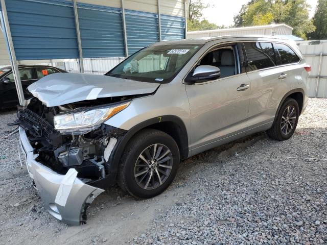 VIN 5TDKZRFH9JS545838 2018 Toyota Highlander, SE no.1