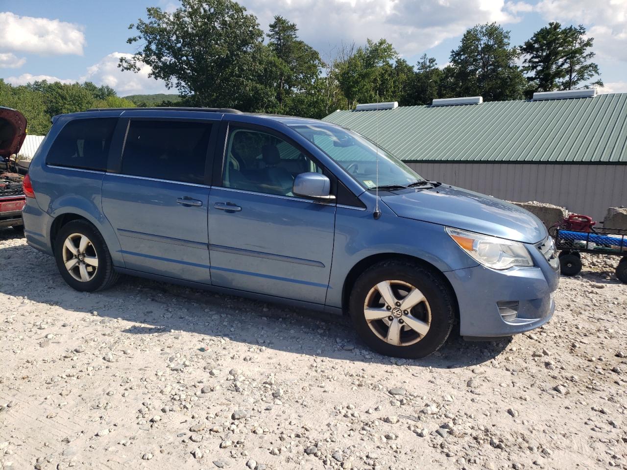 Lot #2945206675 2011 VOLKSWAGEN ROUTAN SEL