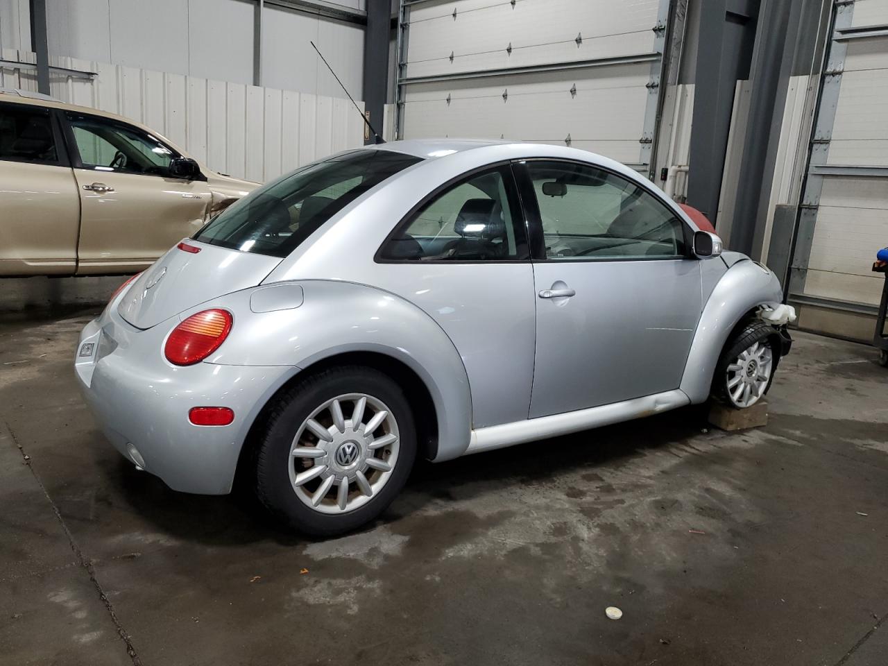 Lot #2996611683 2004 VOLKSWAGEN NEW BEETLE