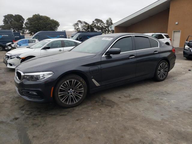 VIN WBAJA9C57JB032735 2018 BMW 5 Series, 530E no.1