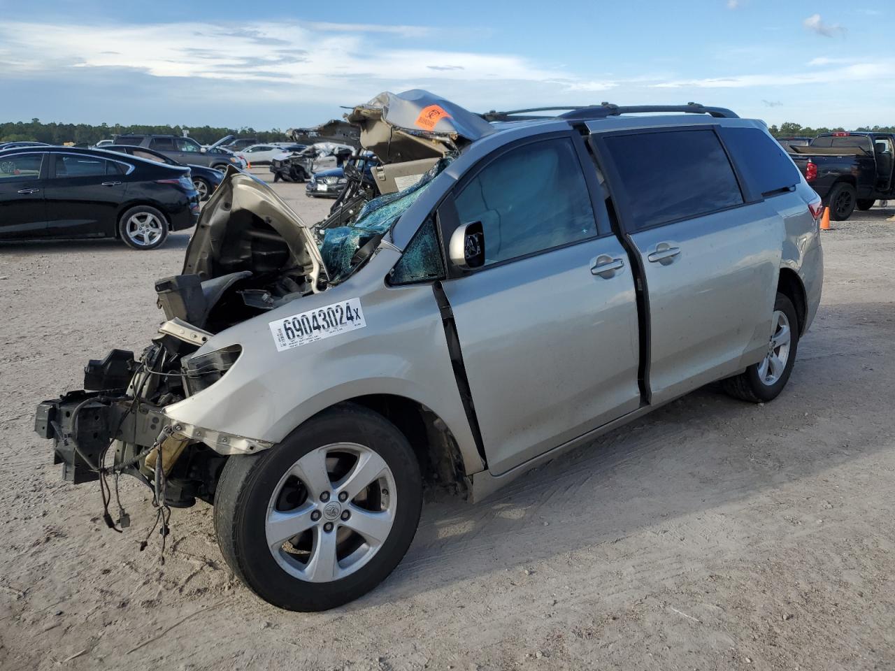 Toyota Sienna 2015 E grade