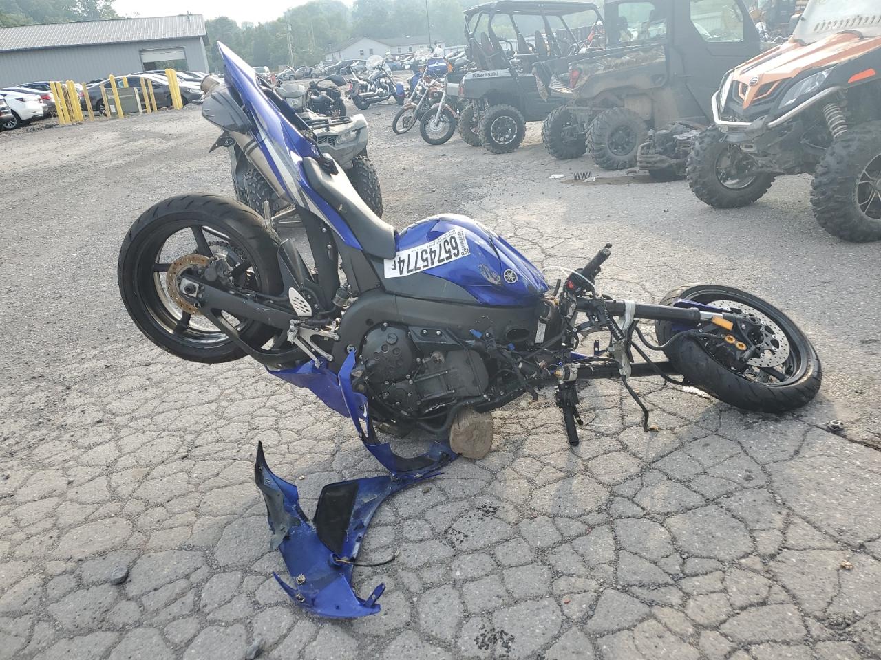 Lot #3050594109 2005 YAMAHA YZFR1