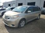 TOYOTA SIENNA LE photo