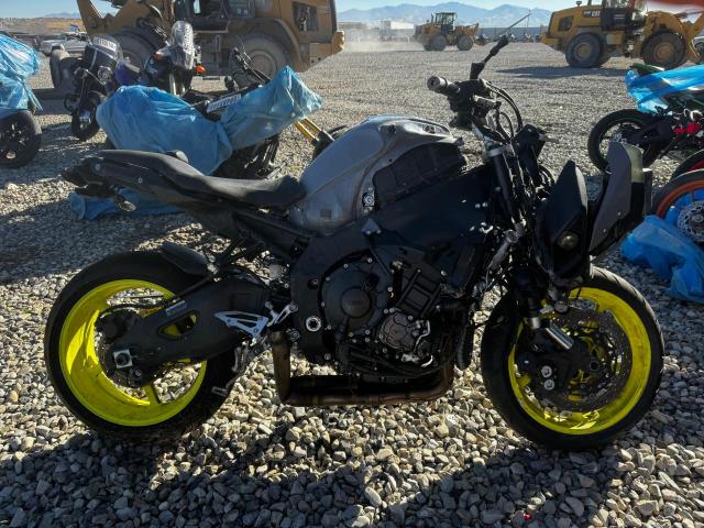 YAMAHA FZ10 C 2017 black  gas JYARN48Y4HA000109 photo #1