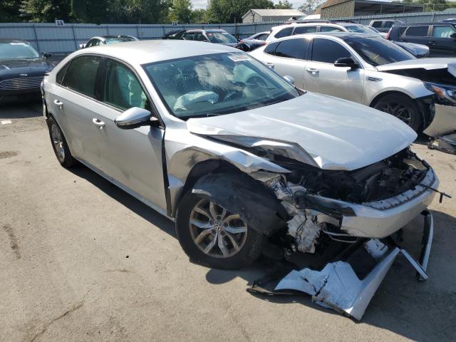 VIN 1VWAA7A34JC026827 2018 Volkswagen Passat, S no.4