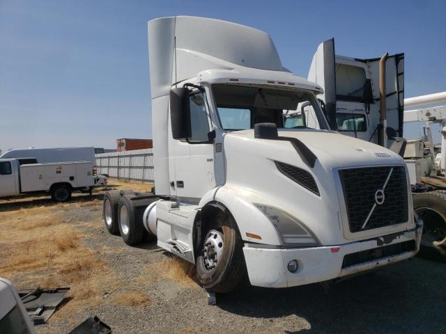 VOLVO VNR 2020 white  diesel 4V4WC9EH2LN258990 photo #1