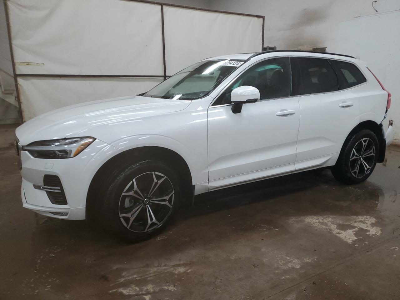 2022 Volvo XC60 B5 MO, B5 MOMENTUM