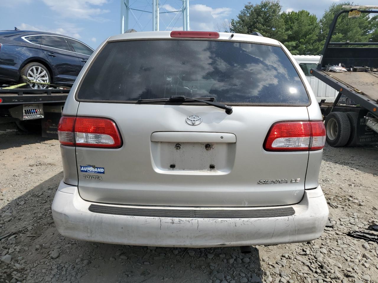 2001 Toyota SIENNA LE