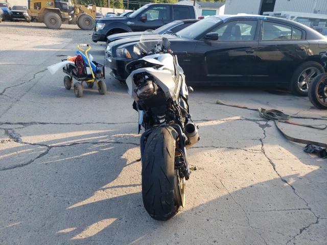 2022 SUZUKI GSX-R1000 JS1DM11B1N7100175