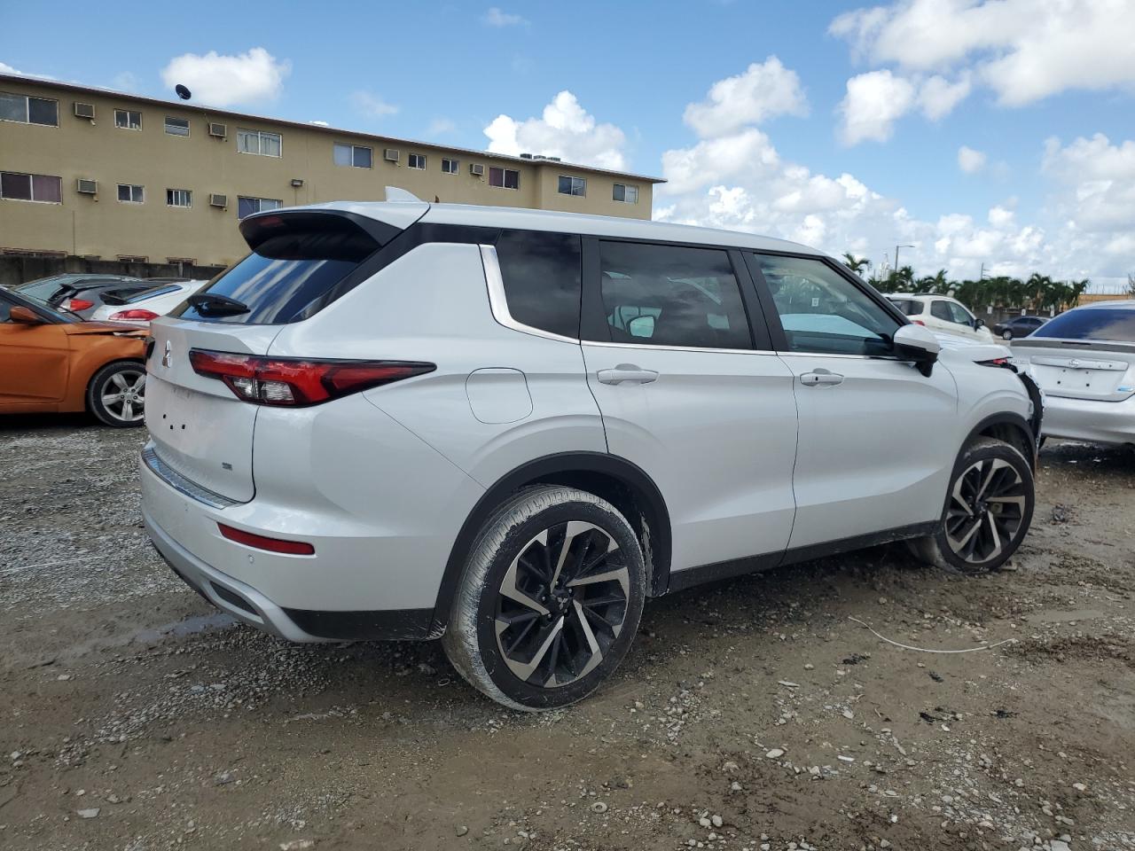 Lot #2981365636 2023 MITSUBISHI OUTLANDER