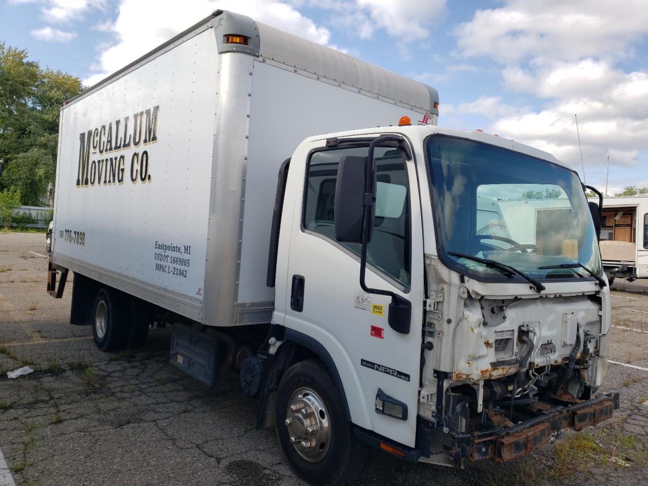 Lot #2768849141 2011 ISUZU NPR