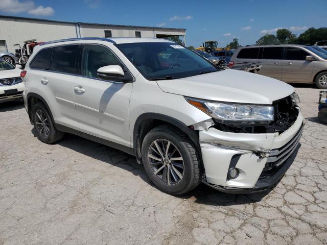 VIN 5TDJZRFH9KS920625 2019 Toyota Highlander, SE no.4