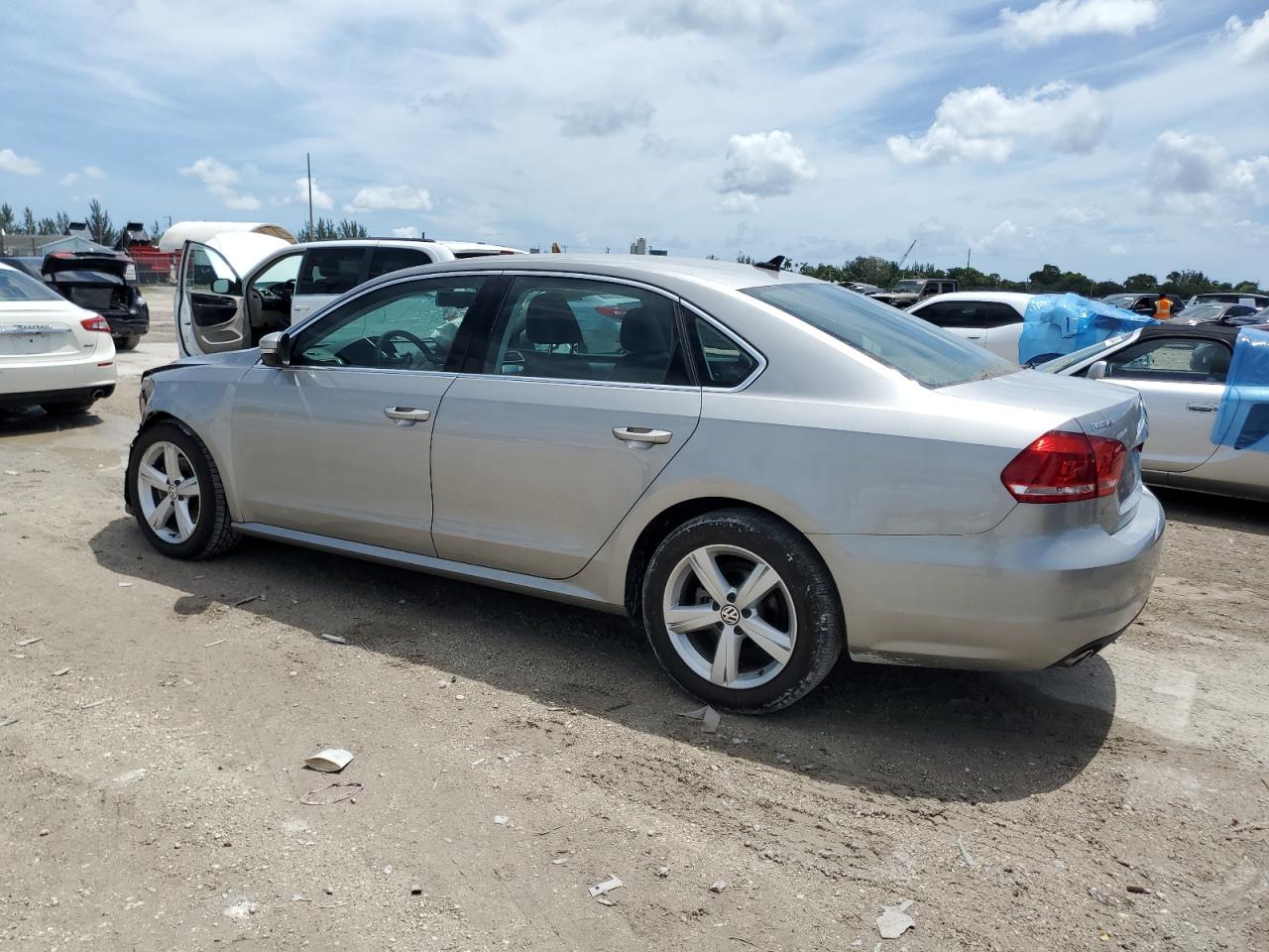 Lot #3028547915 2013 VOLKSWAGEN PASSAT SE