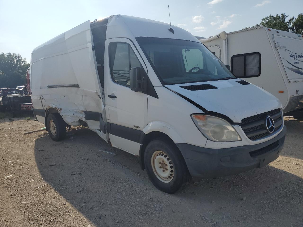 Lot #2824216487 2011 MERCEDES-BENZ SPRINTER 2