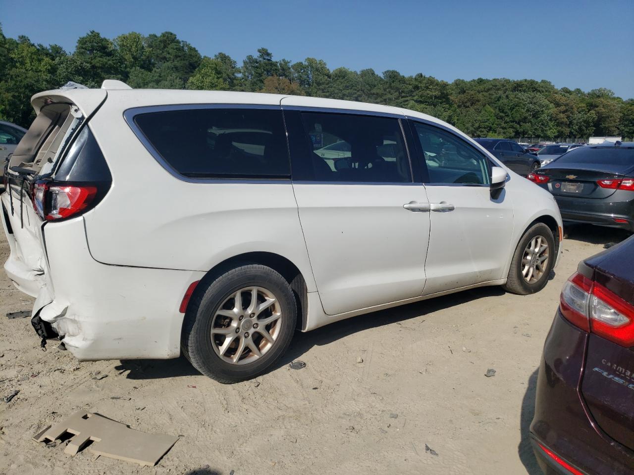 Lot #2741356739 2017 CHRYSLER PACIFICA L