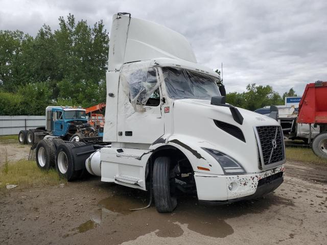 VOLVO VNR 2021 white  diesel 4V4WC9EH8MN259112 photo #1