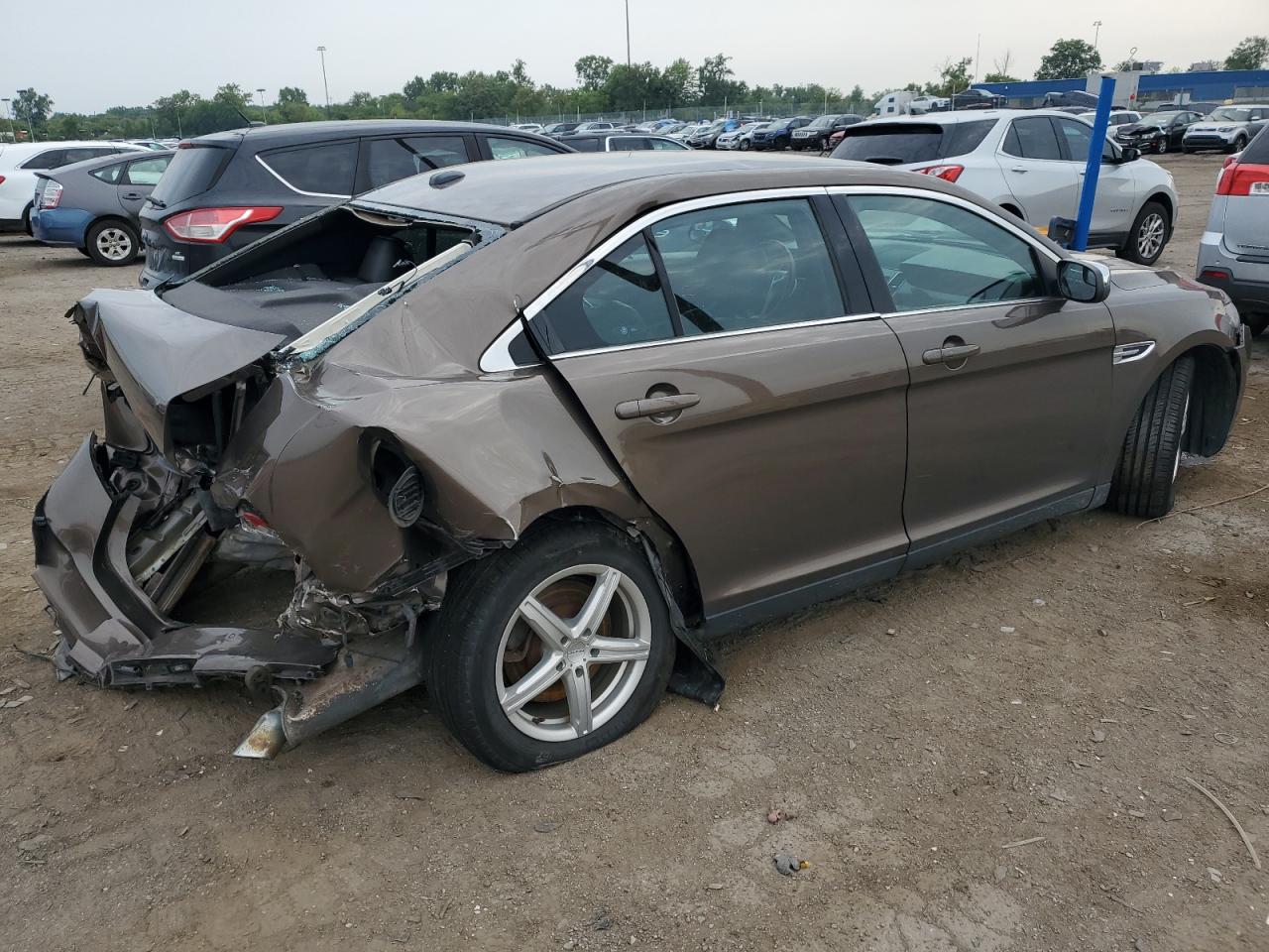 Lot #2974746182 2015 FORD TAURUS LIM