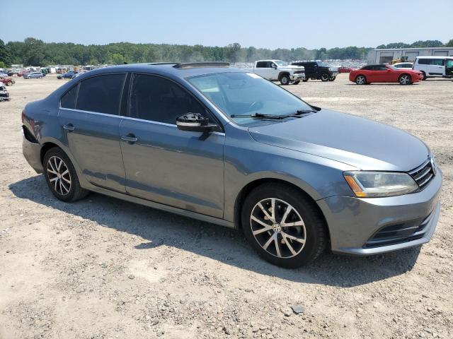 VIN 3VWDB7AJ3JM257757 2018 Volkswagen Jetta, SE no.4