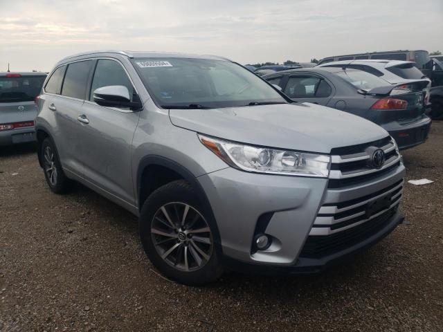 VIN 5TDJZRFH8HS383884 2017 Toyota Highlander, SE no.4