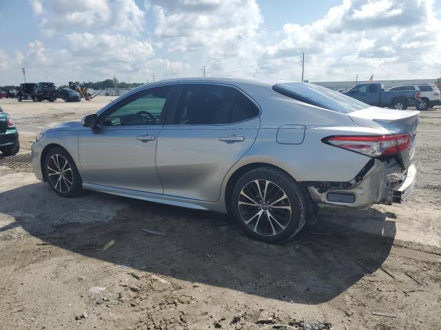 VIN 4T1B11HK1JU661379 2018 Toyota Camry, L no.2