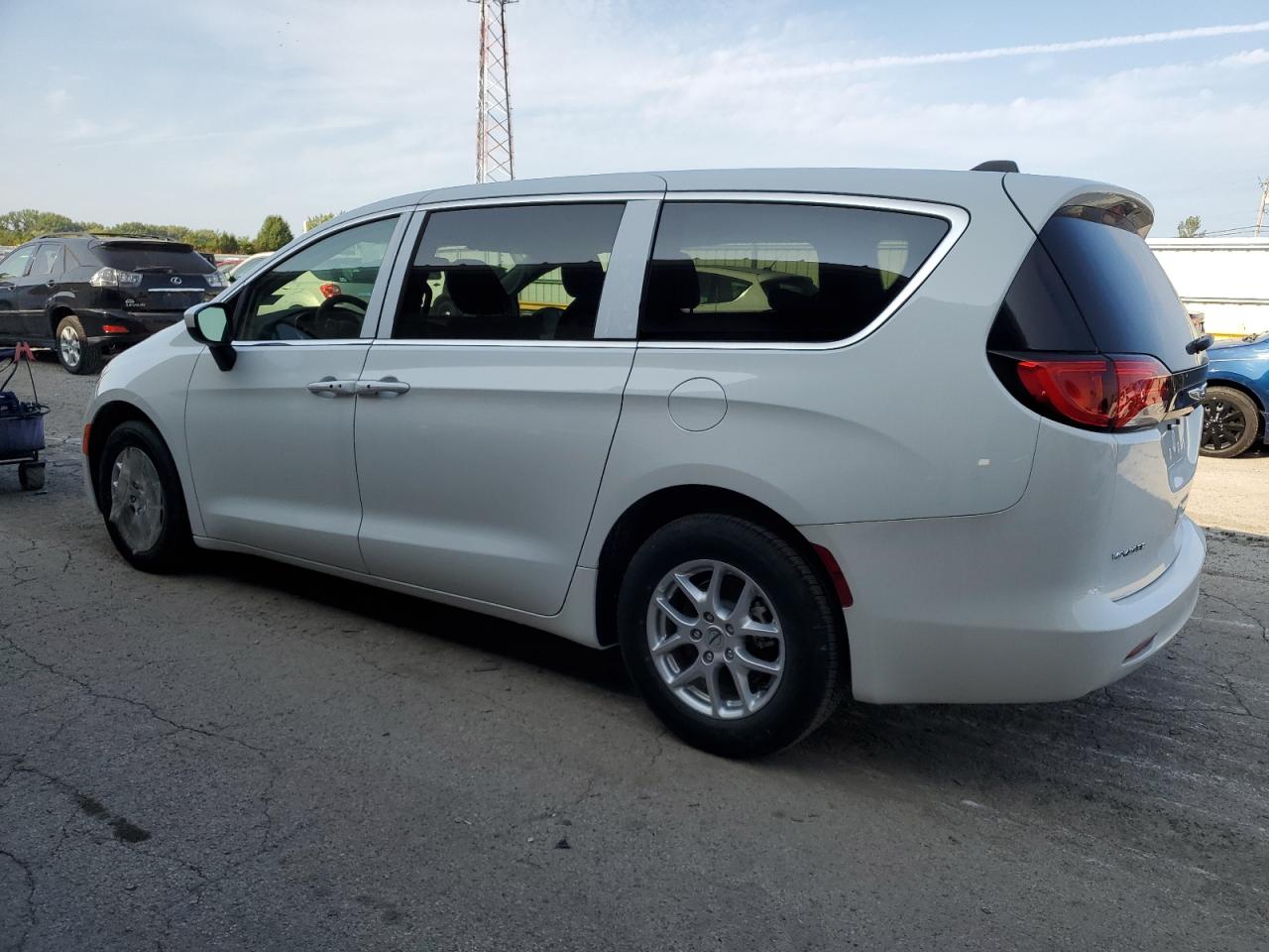 Lot #2957034074 2023 CHRYSLER VOYAGER LX