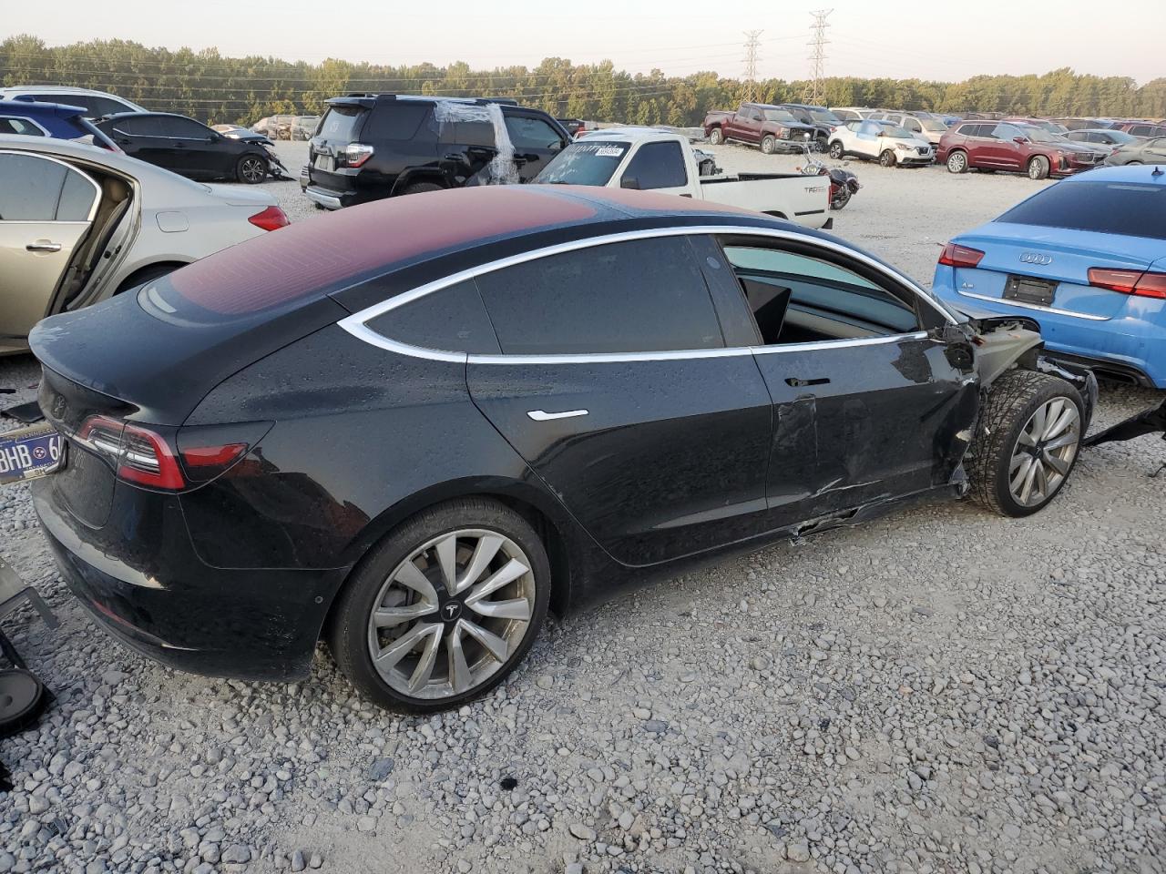 Lot #2758744518 2018 TESLA MODEL 3