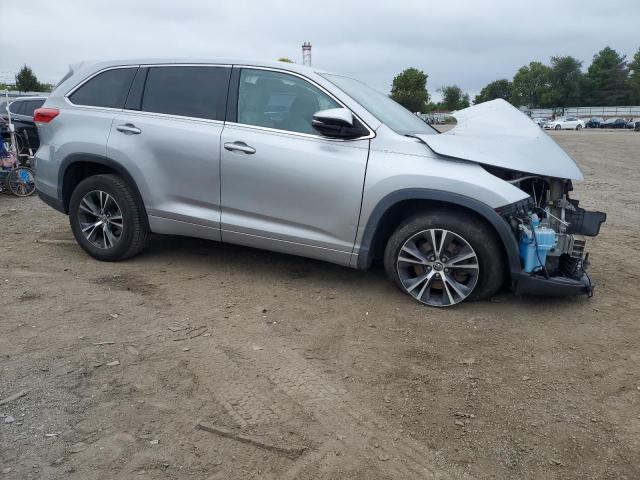 VIN 5TDZARFH5JS038263 2018 Toyota Highlander, LE no.4