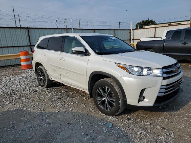 VIN 5TDZZRFH6JS282299 2018 Toyota Highlander, LE no.4