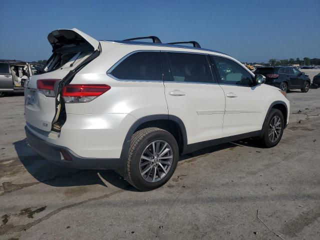 VIN 5TDKZRFH0KS341897 2019 Toyota Highlander, SE no.3