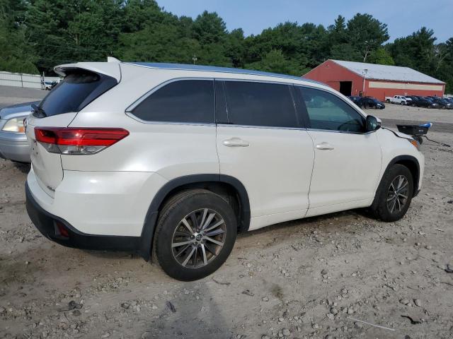 VIN 5TDJZRFH1HS514167 2017 Toyota Highlander, SE no.3