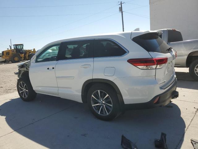 VIN 5TDJZRFHXJS818555 2018 Toyota Highlander, SE no.2