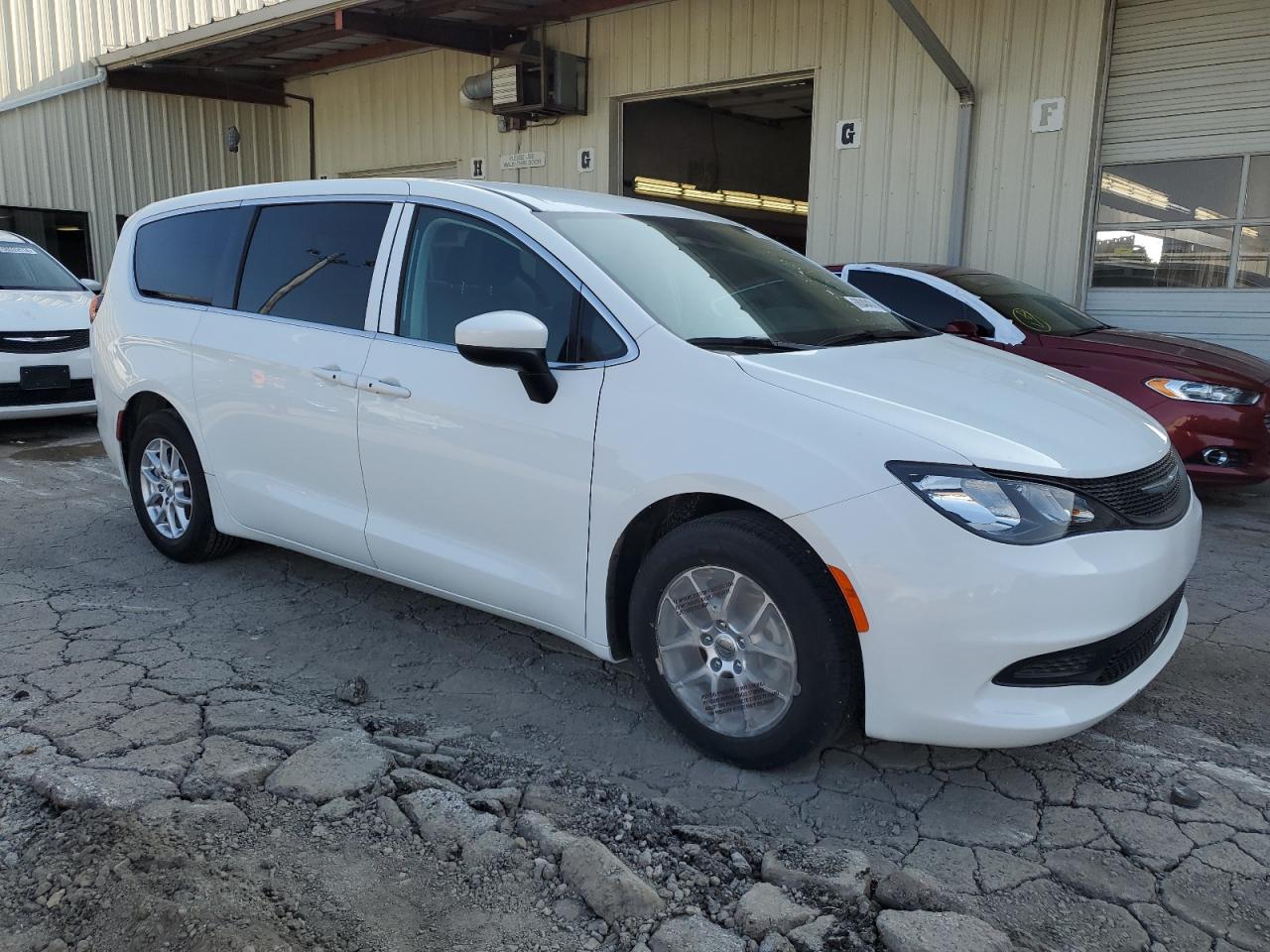 Lot #2957034074 2023 CHRYSLER VOYAGER LX