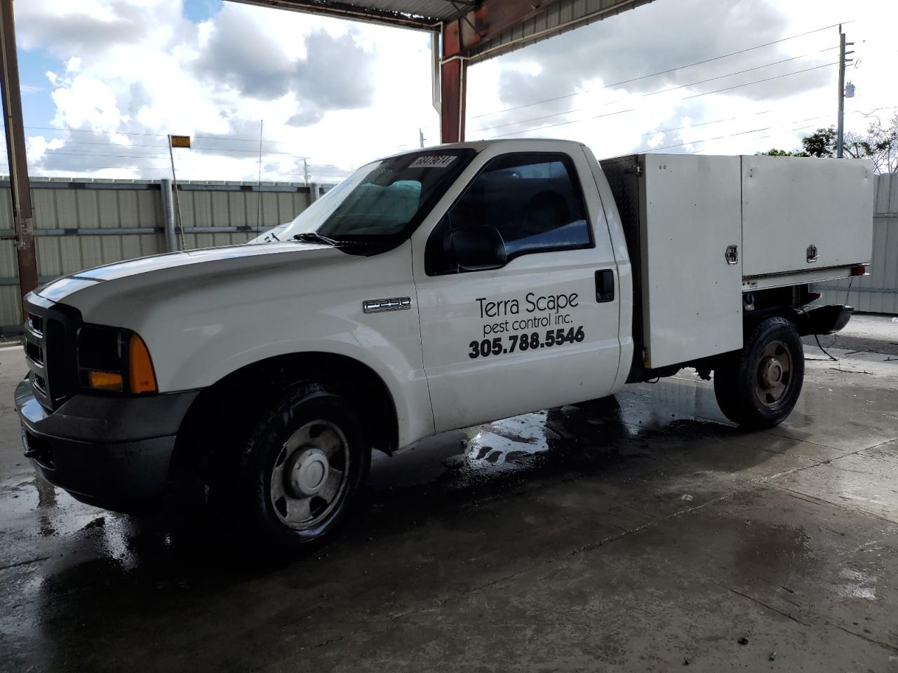 Lot #2986812304 2005 FORD 1/2 TON