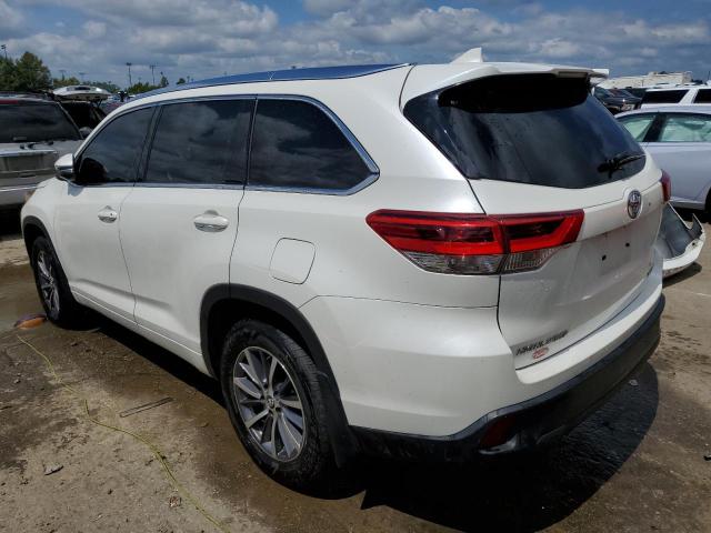 VIN 5TDJZRFH1JS559521 2018 Toyota Highlander, SE no.2