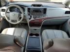 TOYOTA SIENNA L F photo