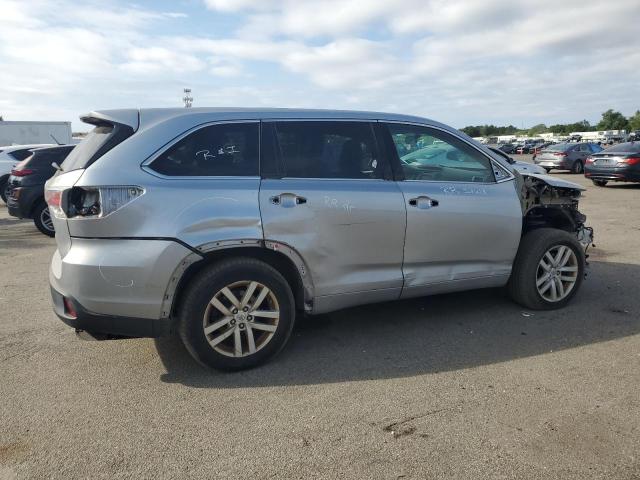 VIN 5TDBKRFH9FS086161 2015 Toyota Highlander, LE no.3