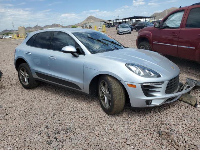 VIN WP1AA2A56HLB05240 2017 Porsche Macan no.4