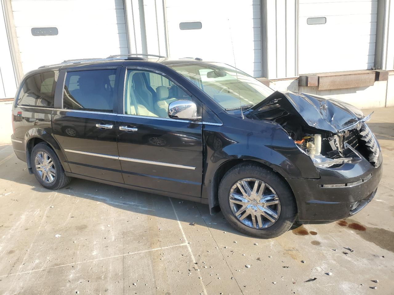 Lot #2845818821 2009 CHRYSLER TOWN & COU