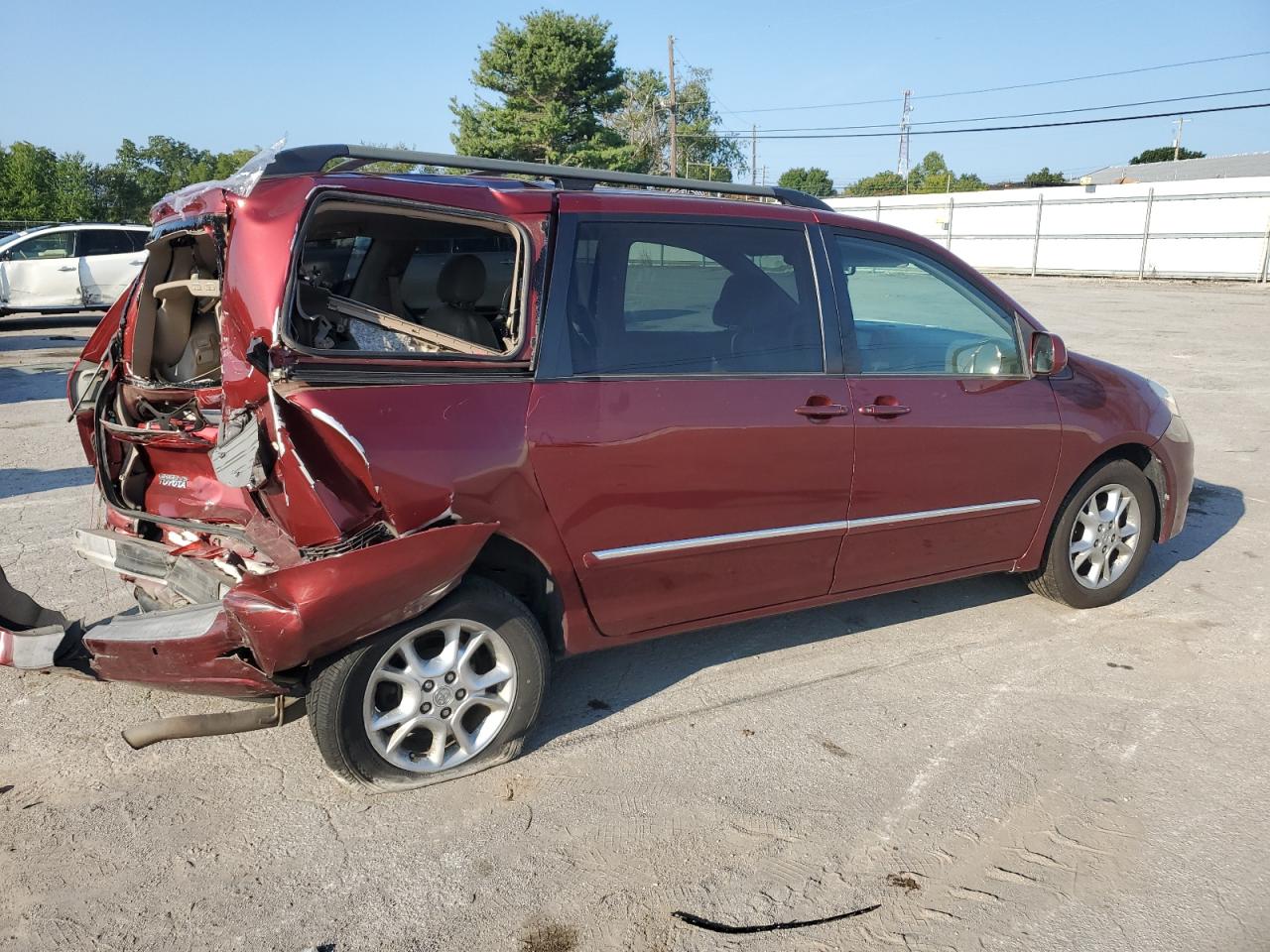 Lot #2828834959 2006 TOYOTA SIENNA XLE