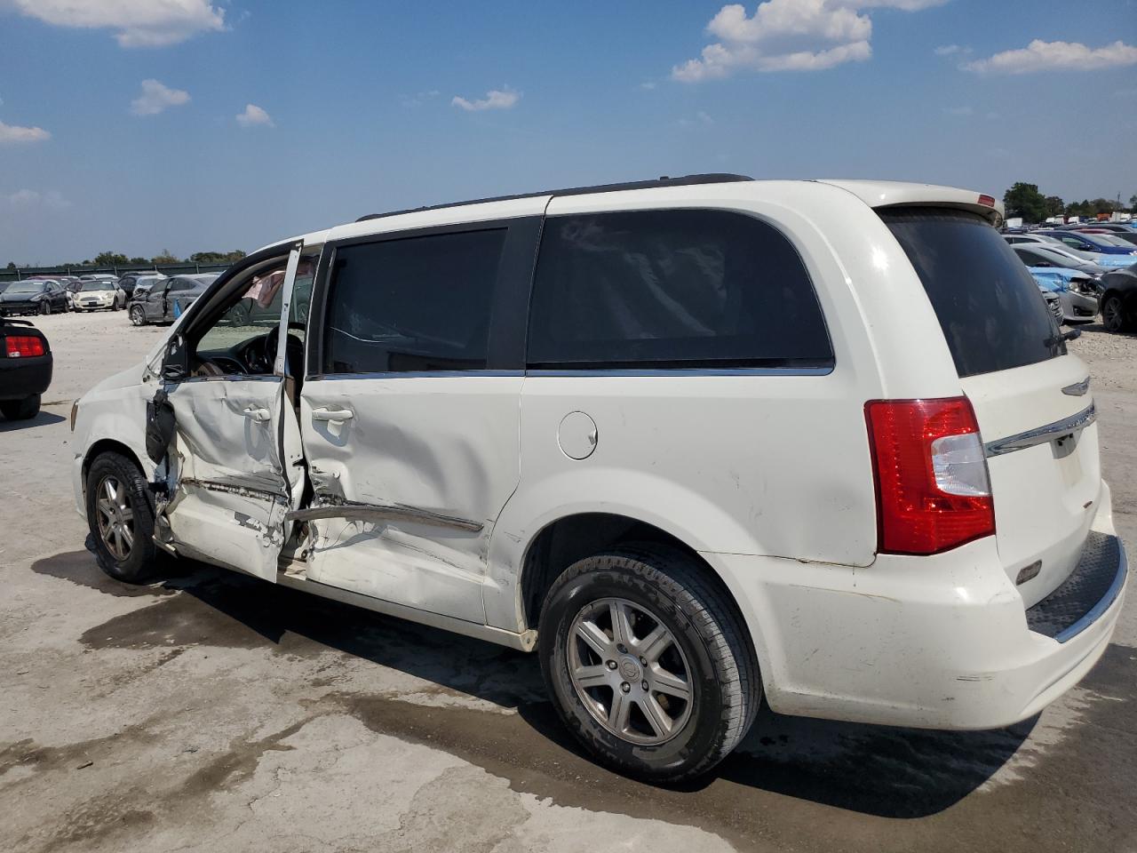 Lot #2871902346 2012 CHRYSLER TOWN & COU