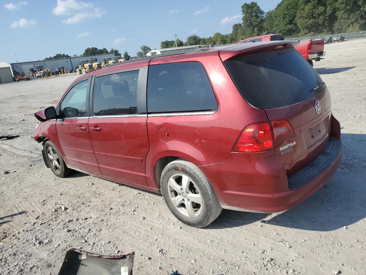 Lot #2955321577 2011 VOLKSWAGEN ROUTAN SE